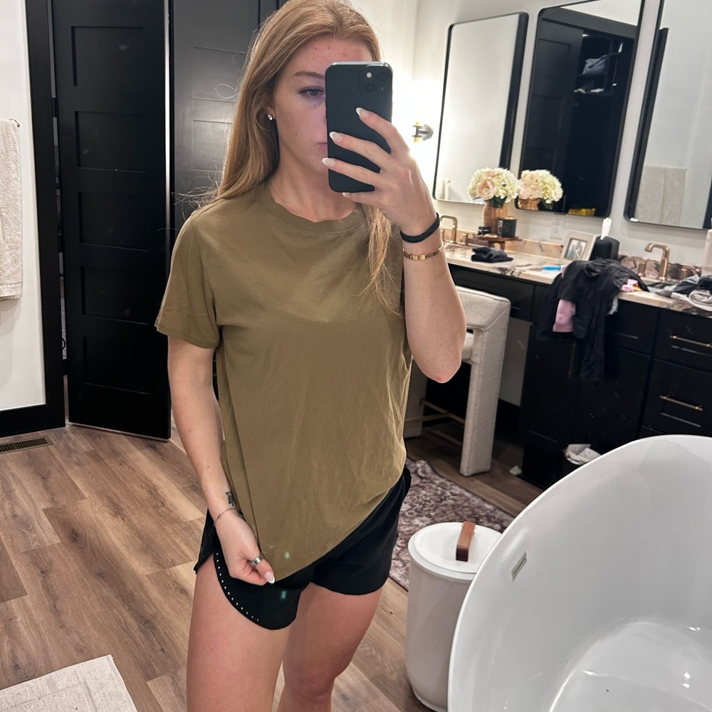 lululemon athletica Khaki Short Sleeve Tee
